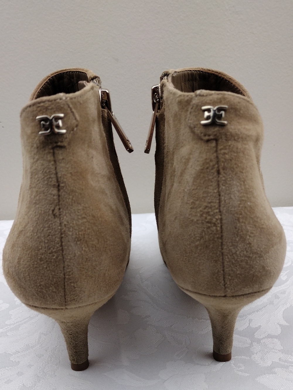 Sam Edelman Kadison Taupe Suede Leather V Cutout Point Toe Kitten Heel Bootie - Picture 7 of 16
